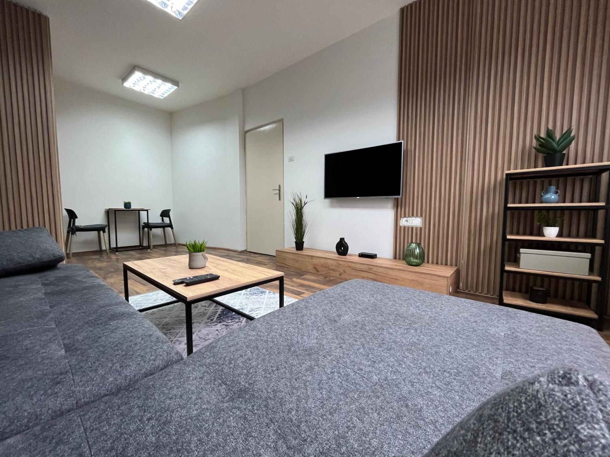 Central M - 5 Apartments 스코페 외부 사진